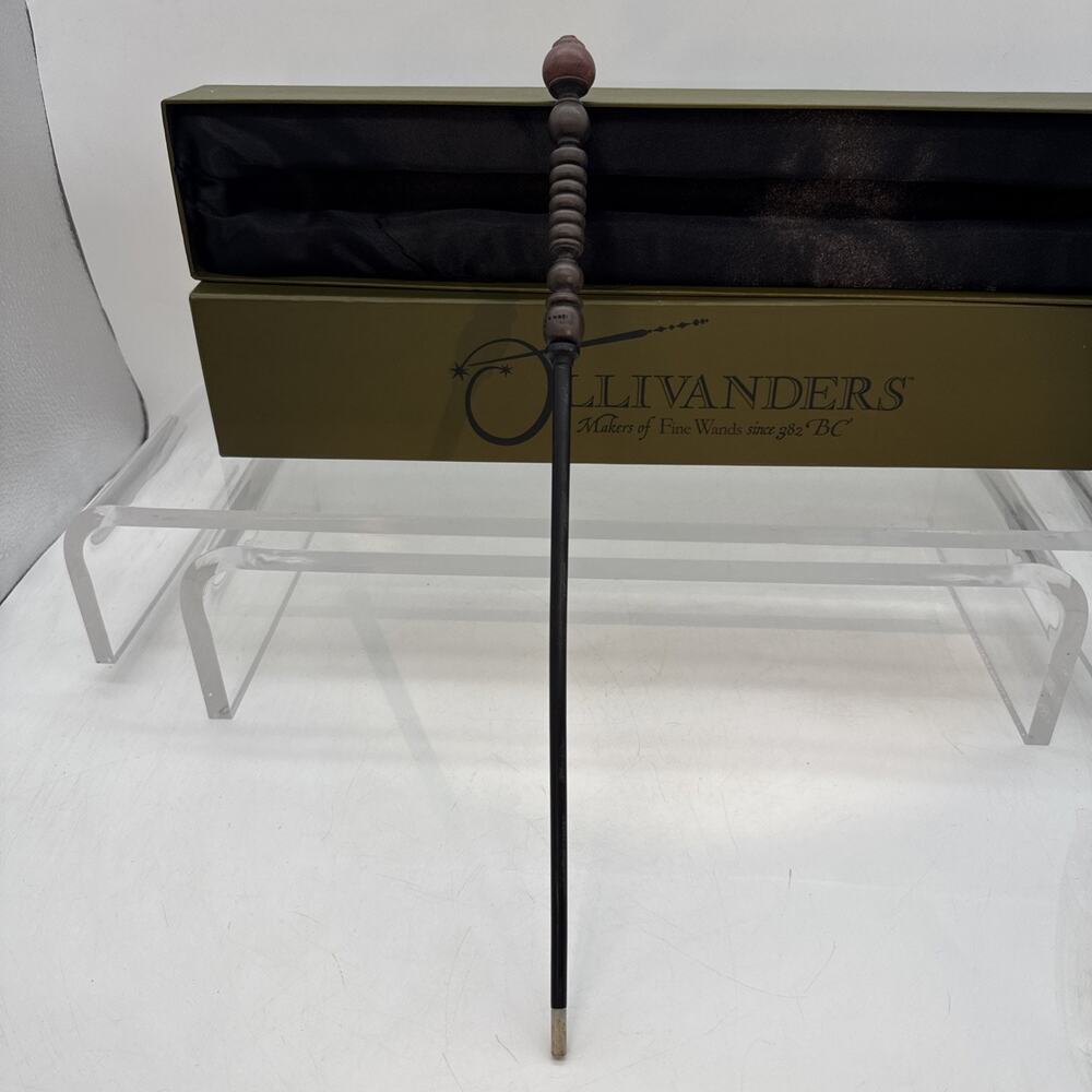 Harry Potter Ollivander's Vine 10 Wand from Wizarding World Universal Studios